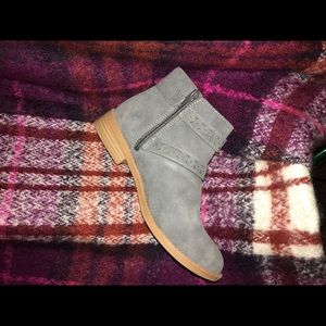 American Eagle booties size 6